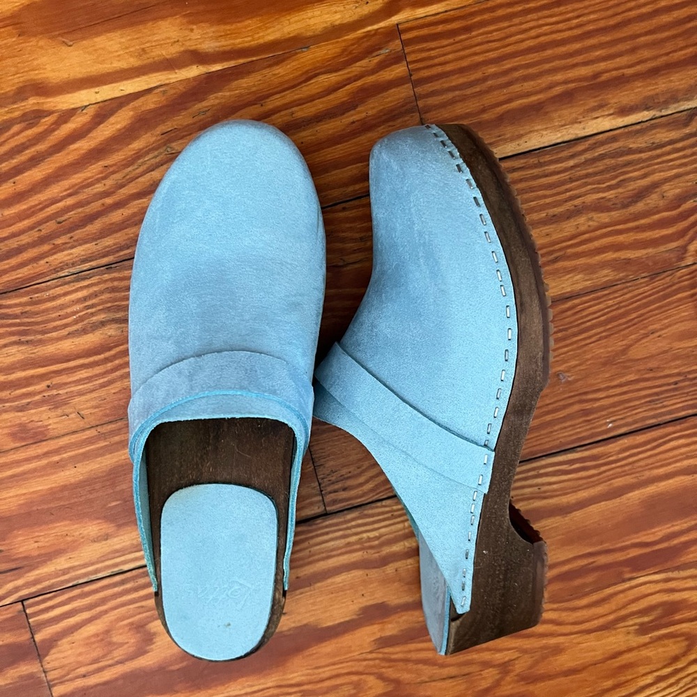 Blue suede clogs - Picture 2 of 3